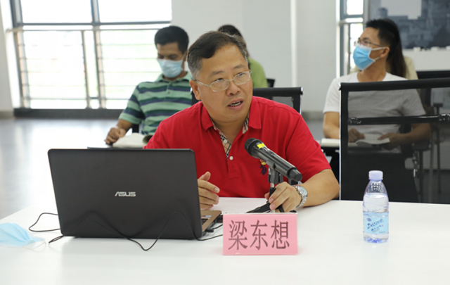 中共开平市委党校校委、讲师梁东想授课