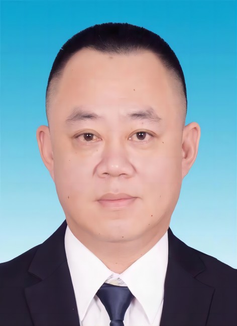 渐变蓝底证件照（颜冠）.jpg