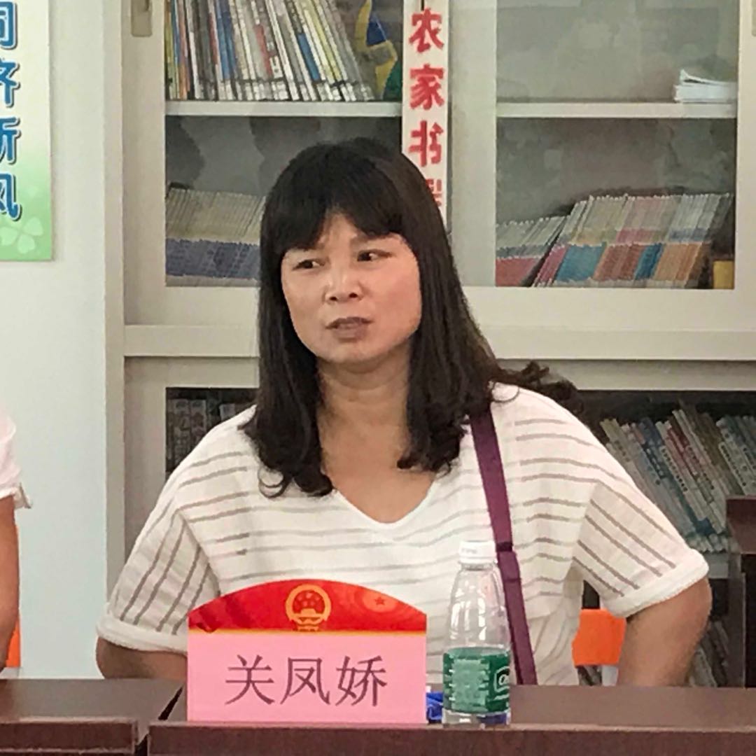 6市人大代表关凤娇向选民代表反馈建议办结情况.jpg